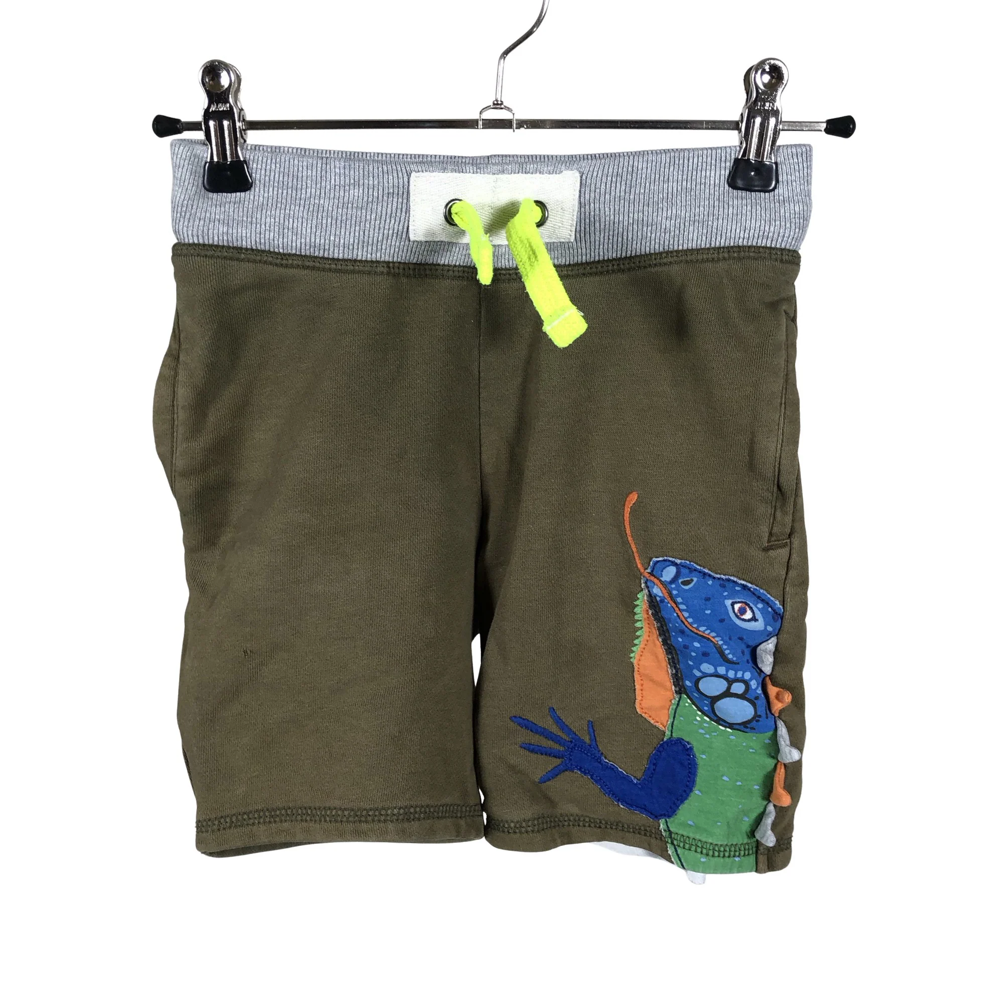 Collegeshortsit, koko 104 - 110